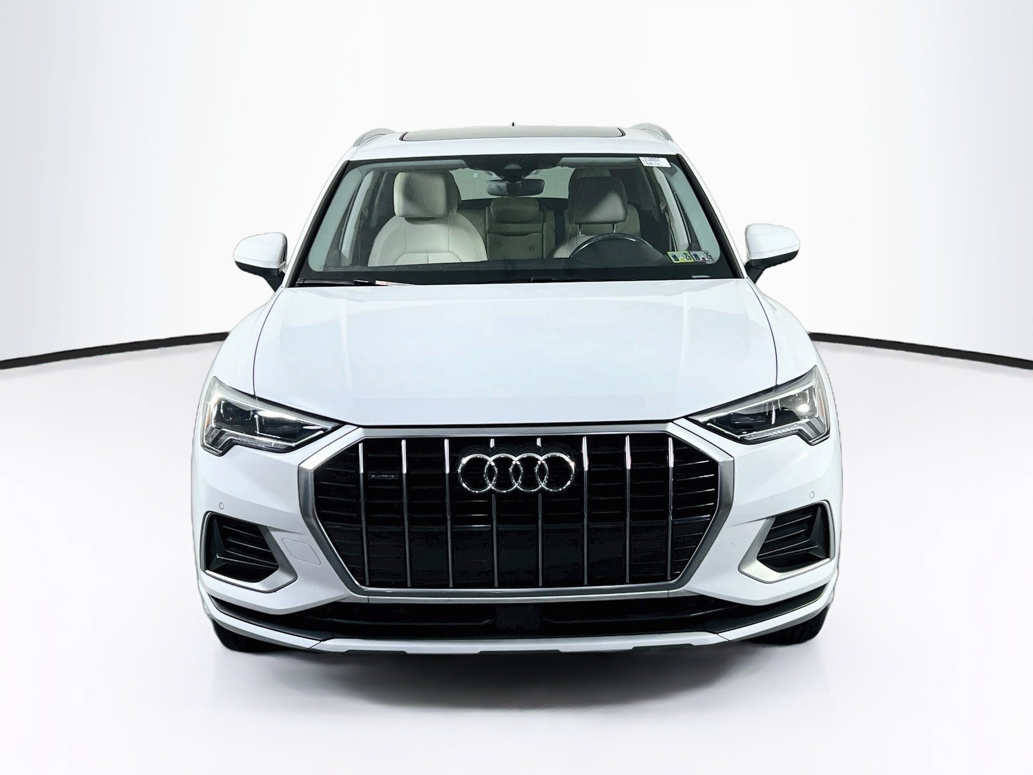 Used 2020 Audi Q3 2.0T Premium Plus w/ Premium Plus Package AWD/4WD image 2
