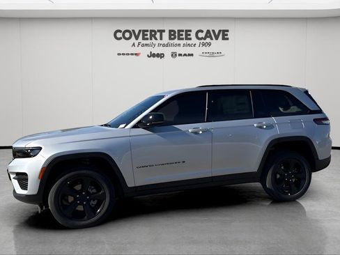 New 2025 Jeep Grand Cherokee Altitude image 4