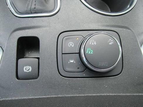 Used 2023 Chevrolet Traverse LT w/ LT Premium Package AWD/4WD image 27