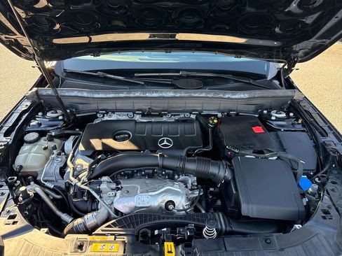 Used 2022 Mercedes-Benz GLB 250 image 27