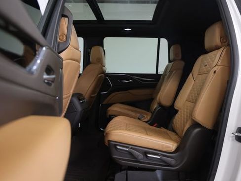 Used 2022 Cadillac Escalade ESV Premium Luxury image 28
