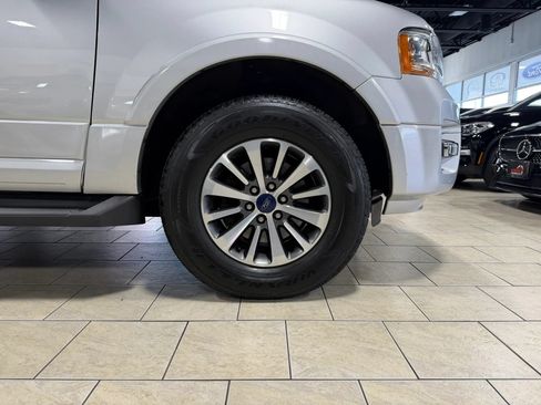 Used 2017 Ford Expedition XLT w/ Equipment Group 202A AWD/4WD image 37