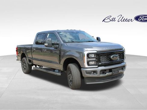 New 2026 Ford F250 Lariat w/ Black Appearance Package AWD/4WD image 2