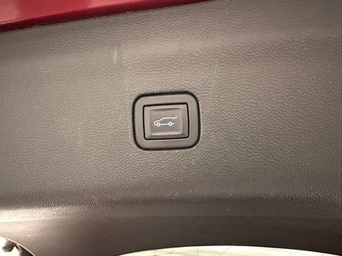 Used 2020 Buick Enclave Premium w/ Sun and Sites Package image 27