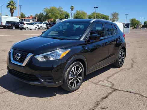 Used 2019 Nissan Kicks SV FWD image 4