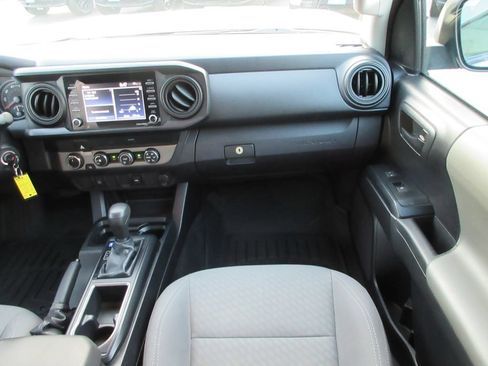 Used 2020 Toyota Tacoma SR AWD/4WD image 18
