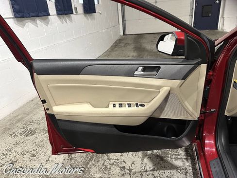 Used 2016 Hyundai Sonata SE FWD image 18