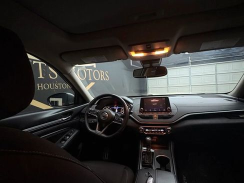 Used 2019 Nissan Altima 2.5 SV FWD image 9