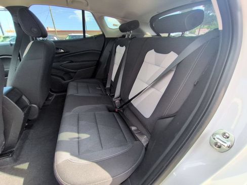 Used 2025 Chevrolet Trax LS FWD image 27