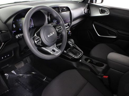 Used 2023 Kia Soul S FWD image 18