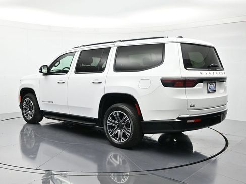 Used 2024 Jeep Wagoneer Series II w/ Flexible Seating Group image 8