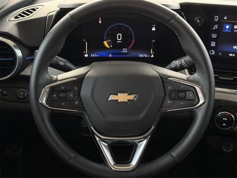 Used 2025 Chevrolet Trax LT w/ LT Convenience Package image 13