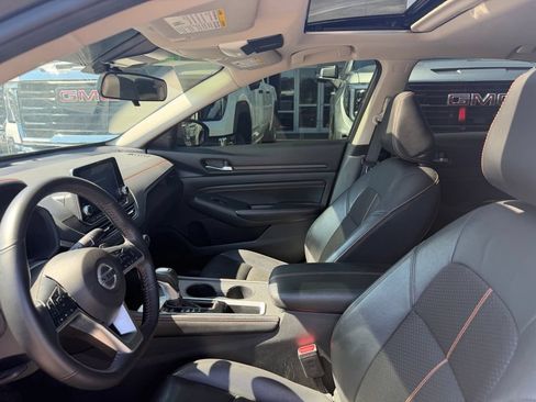 Used 2022 Nissan Altima 2.5 SR w/ Midnight Edition Package FWD image 10