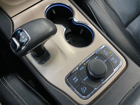 Used 2015 Jeep Grand Cherokee Overland w/ Advanced Technology Group image 29