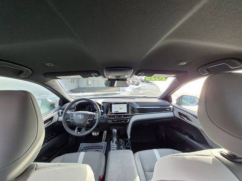 Used 2025 Toyota Camry SE w/ Convenience Package image 21