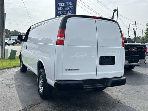 Used 2023 Chevrolet Express 3500 w/ Driver Convenience Package RWD image 4