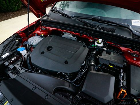 Used 2025 Volvo XC40 B5 Plus image 34