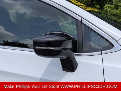 Certified 2025 Chrysler Pacifica Select FWD image 11