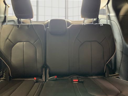 New 2026 Chrysler Pacifica Limited image 32