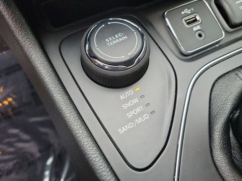 Used 2021 Jeep Cherokee High Altitude image 21