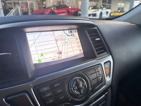 Used 2020 Nissan Pathfinder SL FWD image 3