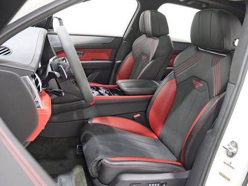 Used 2023 Bentley Bentayga AWD/4WD image 26