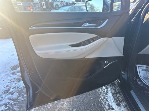 Used 2020 Buick Enclave Essence image 27