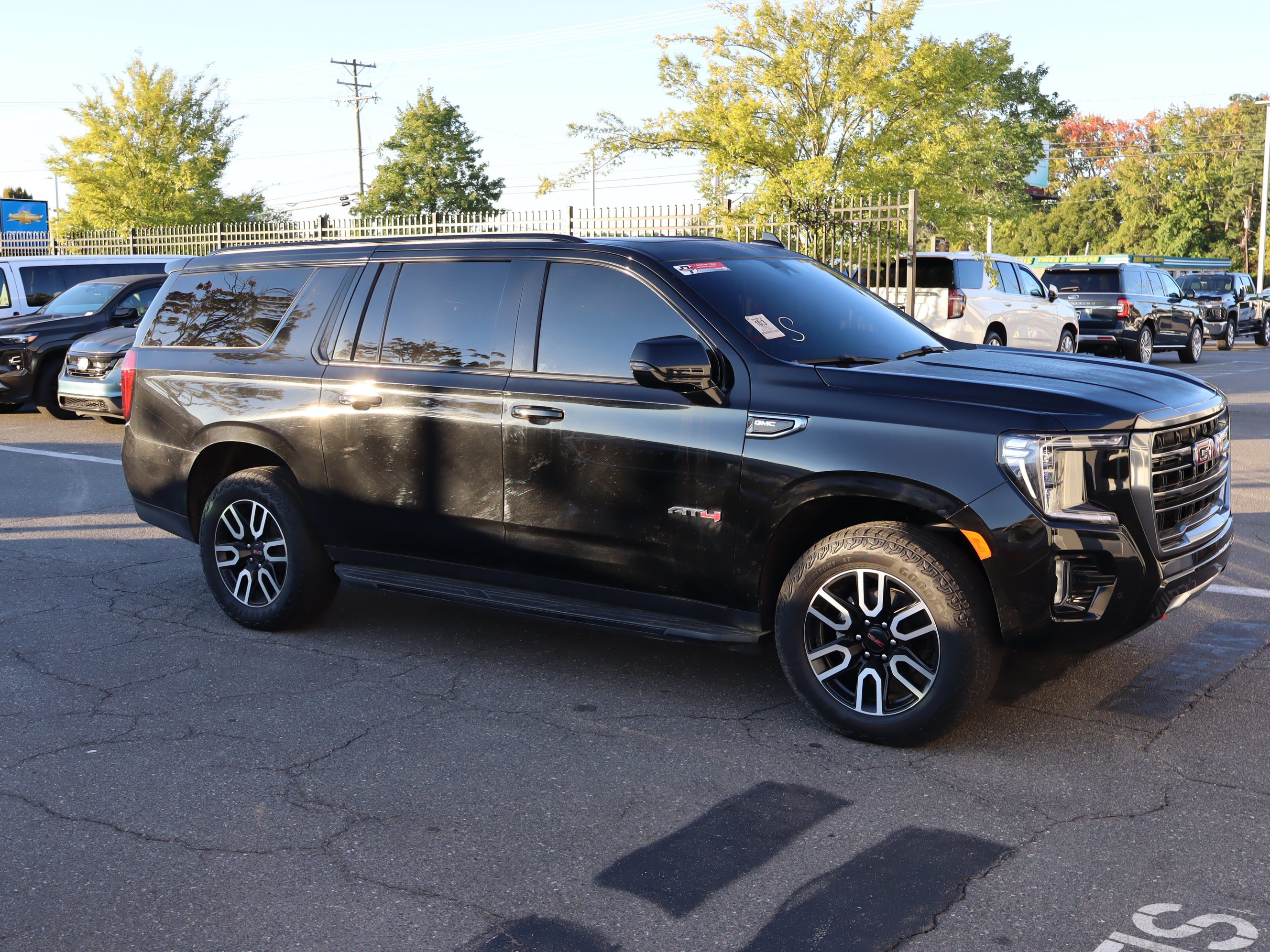 Used 2023 GMC Yukon XL AT4 AWD/4WD image 14