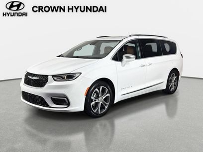 Used 2024 Chrysler Pacifica Pinnacle