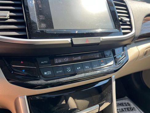Used 2016 Honda Accord EX image 10