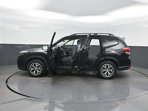 Used 2020 Subaru Forester Premium image 41