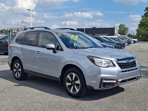 Used 2017 Subaru Forester 2.5i Premium AWD/4WD image 3