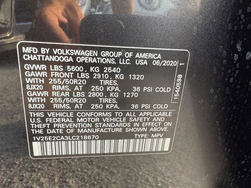 Used 2020 Volkswagen Atlas Cross Sport SE w/ Panoramic Sunroof Package image 25