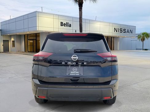 Certified 2025 Nissan Rogue SV FWD image 7