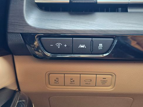 Used 2024 Kia Carnival EX FWD image 22
