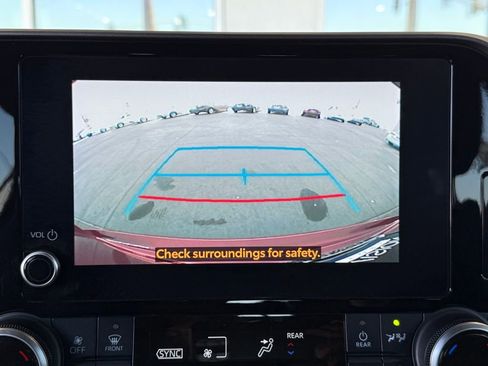 Certified 2023 Toyota Highlander XLE image 30