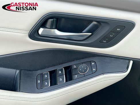 Used 2023 Nissan Rogue SL w/ SL Premium Package image 23