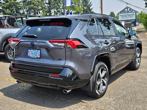 Used 2024 Toyota RAV4 SE w/ Weather & Moonroof Package AWD/4WD image 5