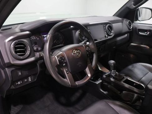 Used 2023 Toyota Tacoma TRD Sport w/ TRD Premium Sport Package AWD/4WD image 17