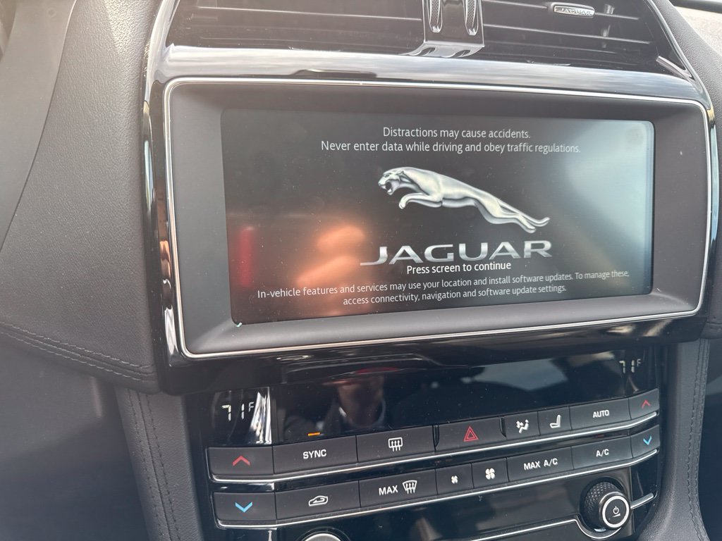 Used 2020 Jaguar F-PACE Prestige AWD/4WD image 17