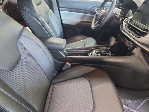 Used 2025 Jeep Compass Latitude image 10