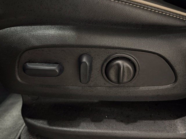 Used 2023 Chevrolet Traverse Premier FWD image 14
