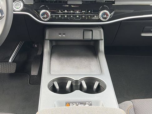 Used 2024 Honda Prologue EX image 16