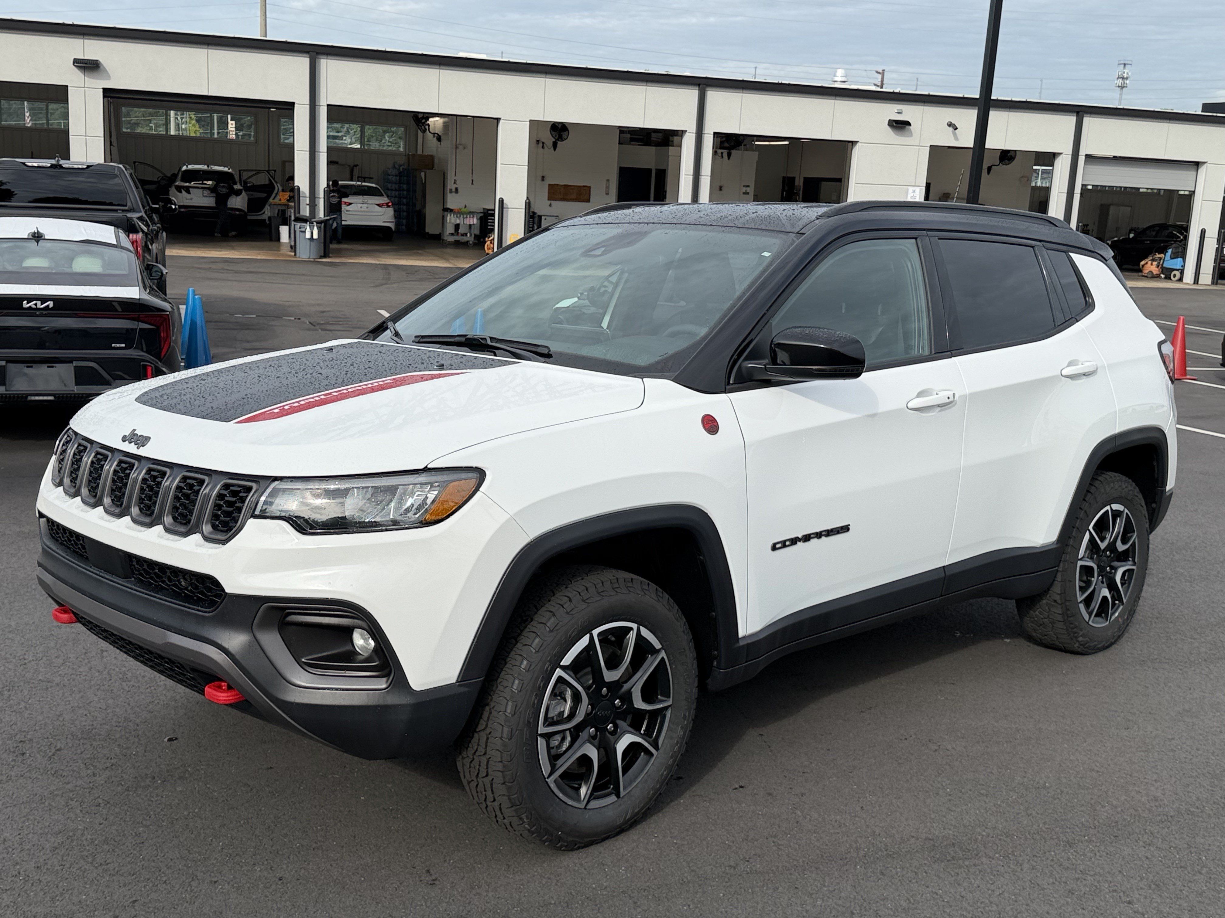 Used 2024 Jeep Compass Trailhawk AWD/4WD image 3