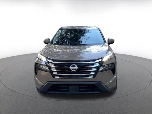 Used 2025 Nissan Rogue SV image 2