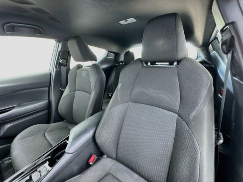 Used 2019 Toyota C-HR XLE FWD image 13