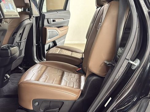 Used 2022 Kia Telluride SX w/ SX Prestige Package image 14