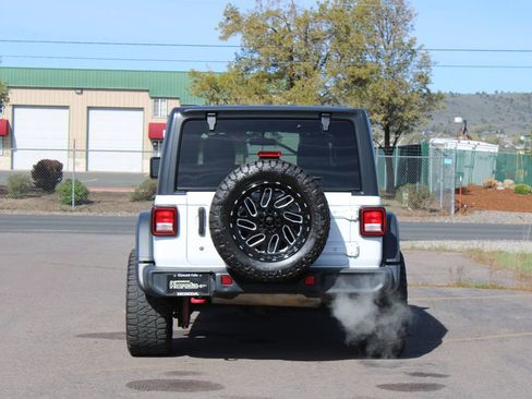Used 2020 Jeep Wrangler Unlimited Rubicon AWD/4WD image 5