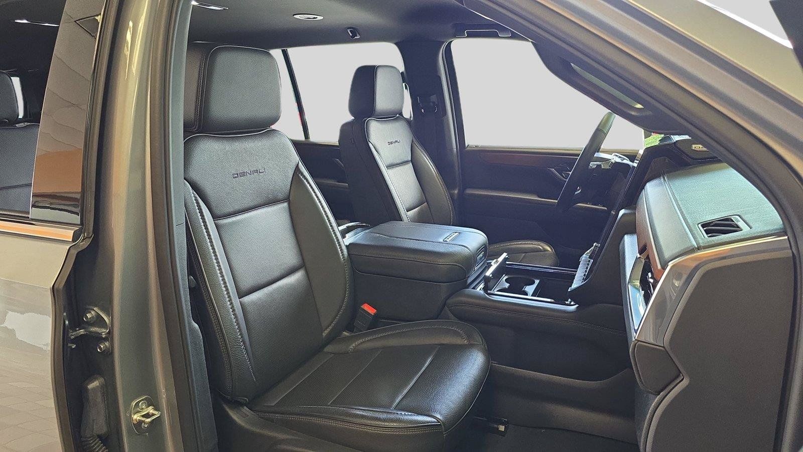 Used 2025 GMC Yukon Denali AWD/4WD image 14