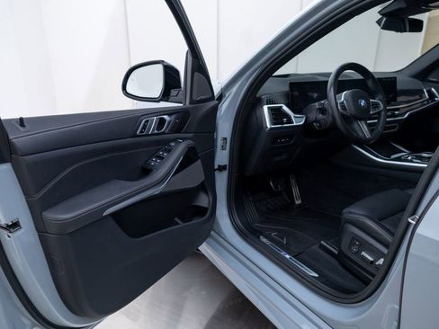 Used 2025 BMW X5 xDrive40i w/ M Sport Package AWD/4WD image 14